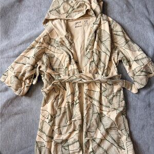 Goumi x Babylist Leaf Print Hooded Robe
